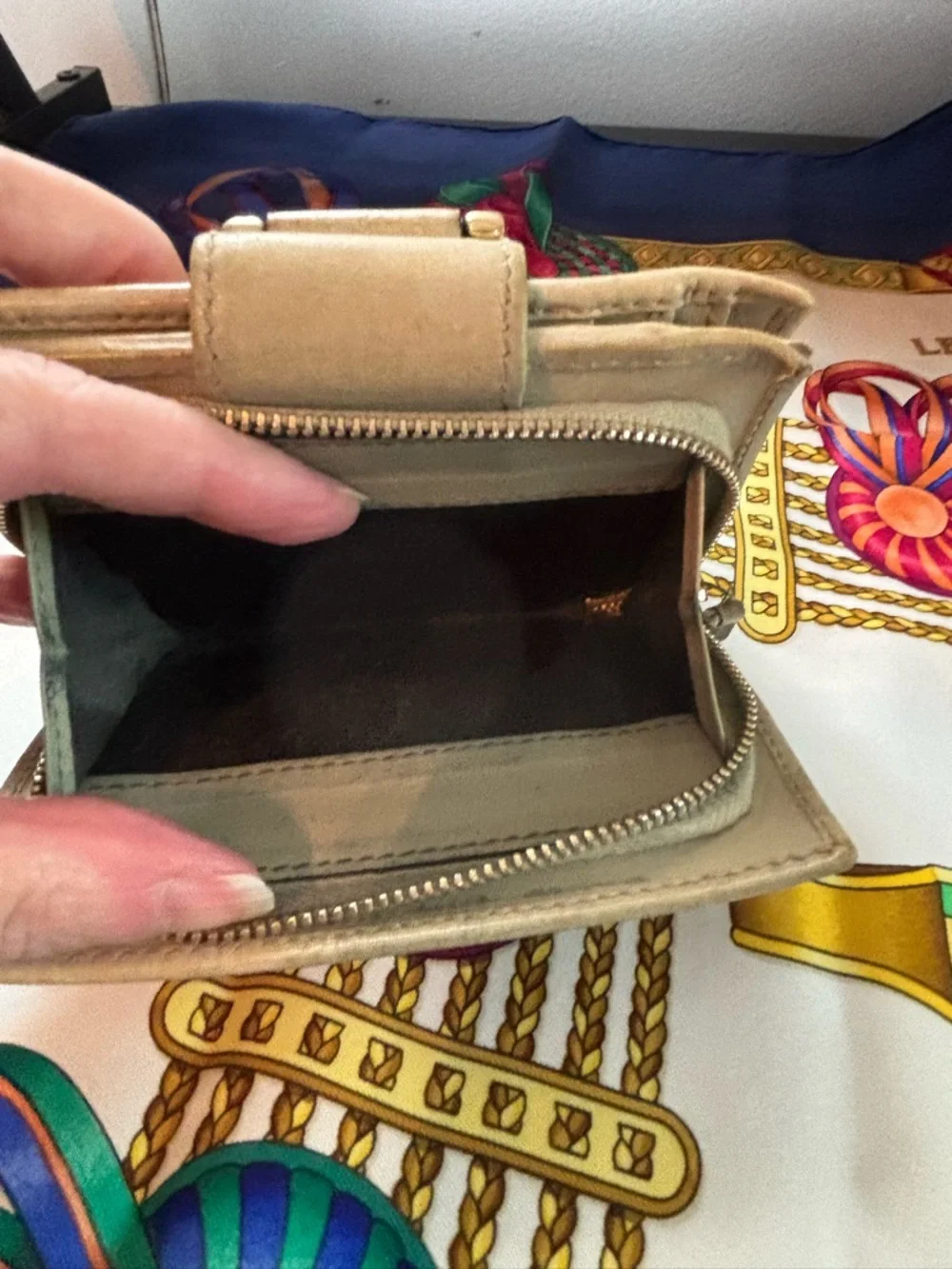 Authentic Gucci Abbey D-Ring Compact Wallet Metallic Guccissima Leather - Picture 10 of 11
